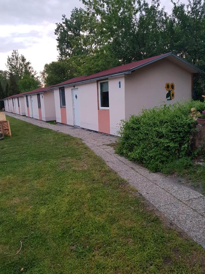 Napraforgo Apartmanok Balatonfůzfő Exteriér fotografie